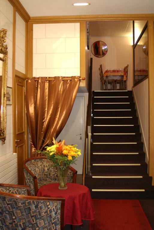 Logis Hotel Des Chateaux De La Loire Tours Exterior foto